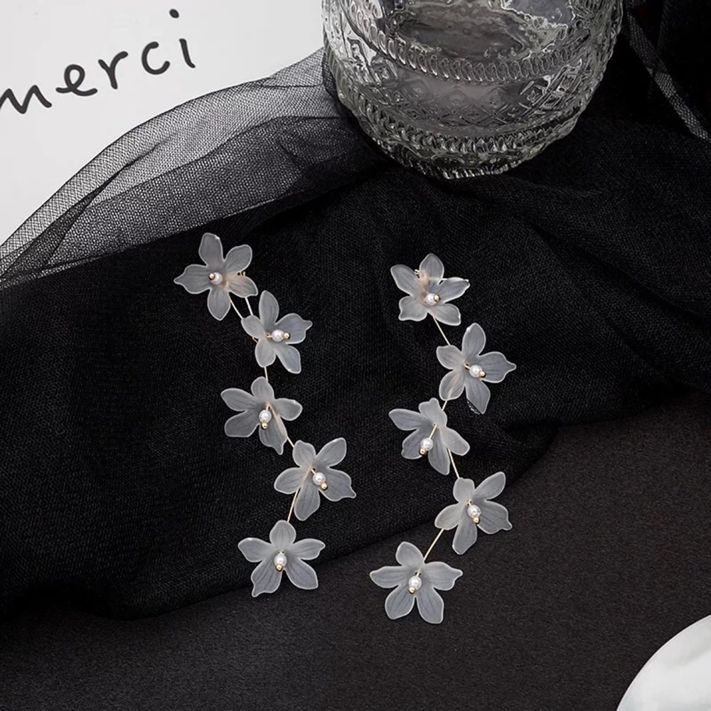 Flower dangle clear earrings for women